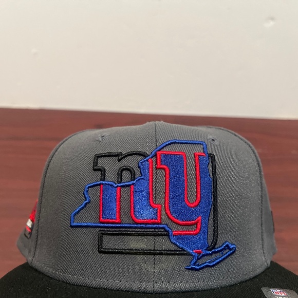 New Era, 59Fifty Fitted Hat, New York Giants, Grey, Black, Blue & Red - Picture 2 of 11